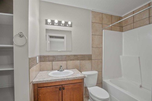 4108 53 Avenue, Innisfail, AB - Indoor Photo Showing Bathroom