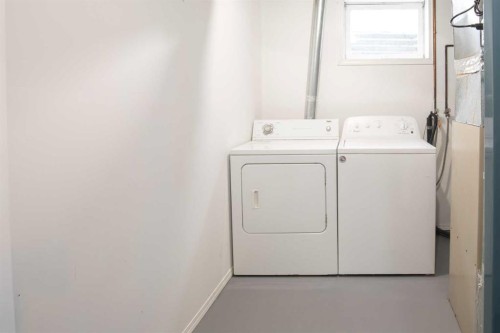 4108 53 Avenue, Innisfail, AB - Indoor Photo Showing Laundry Room
