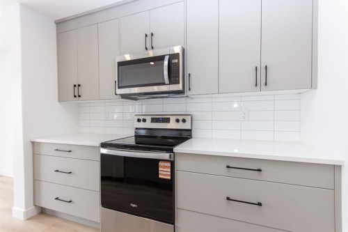 12 Trinity Street, Lacombe, AB - Indoor Photo Showing Kitchen With Upgraded Kitchen