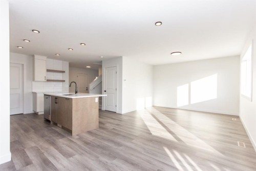 17 Trinity Street, Lacombe, AB - Indoor Photo Showing Kitchen