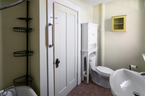 5318 49 Avenue, Camrose, AB - Indoor Photo Showing Bathroom