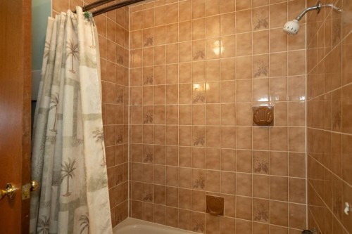 4908 47Th Street, Clive, AB - Indoor Photo Showing Bathroom