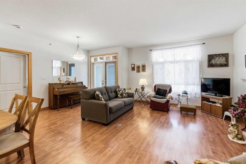 412-5213 61 Street, Red Deer, AB - Indoor Photo Showing Living Room