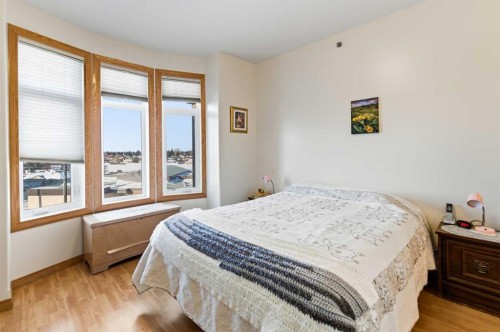 412-5213 61 Street, Red Deer, AB - Indoor Photo Showing Bedroom