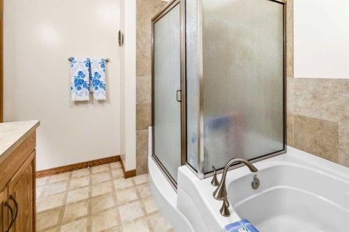 412-5213 61 Street, Red Deer, AB - Indoor Photo Showing Bathroom
