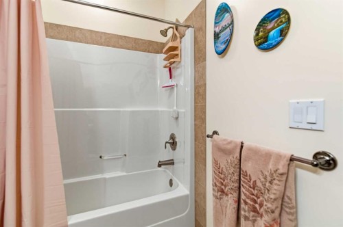 412-5213 61 Street, Red Deer, AB - Indoor Photo Showing Bathroom