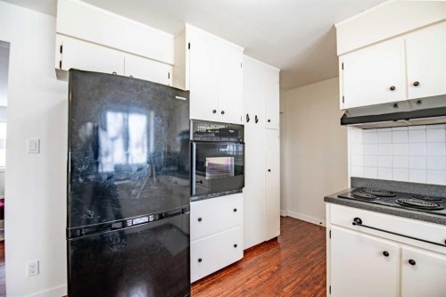 45 Sherwood Crescent, Red Deer, AB - Indoor Photo Showing Kitchen