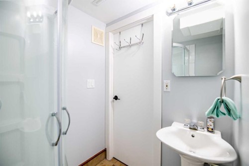 45 Sherwood Crescent, Red Deer, AB - Indoor Photo Showing Bathroom