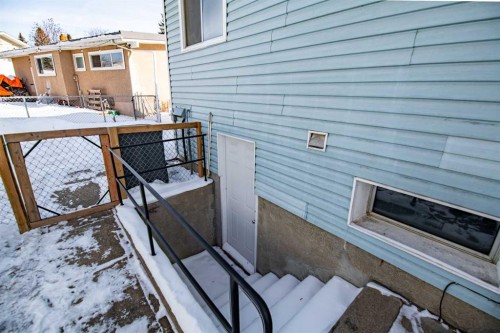 45 Sherwood Crescent, Red Deer, AB - Outdoor With Exterior