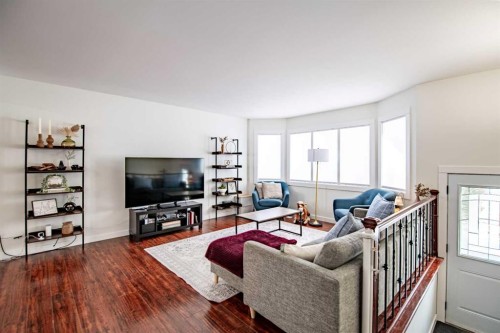 45 Sherwood Crescent, Red Deer, AB - Indoor Photo Showing Living Room