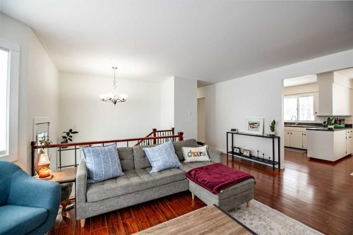 45 Sherwood Crescent, Red Deer, AB - Indoor Photo Showing Living Room