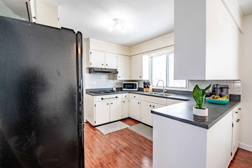 45 Sherwood Crescent, Red Deer, AB - Indoor Photo Showing Kitchen With Double Sink