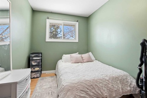 4409 43 Avenue, Red Deer, AB - Indoor Photo Showing Bedroom