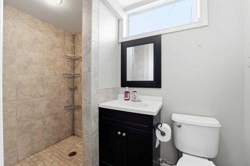 4409 43 Avenue, Red Deer, AB - Indoor Photo Showing Bathroom