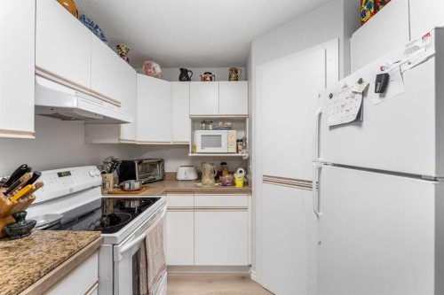 206-45 Gervais Road, St. Albert, AB - Indoor Photo Showing Kitchen