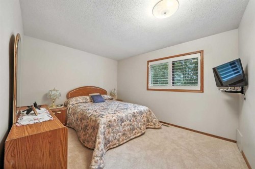 107 Allison Crescent, Red Deer, AB - Indoor Photo Showing Bedroom