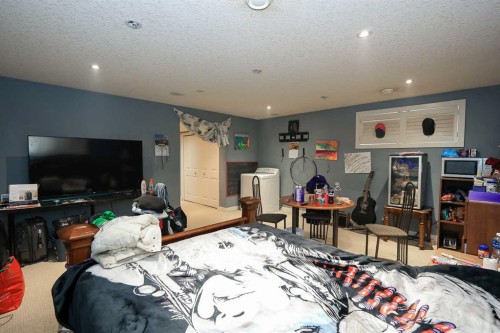 6 Shaw Close, Red Deer, AB - Indoor Photo Showing Bedroom