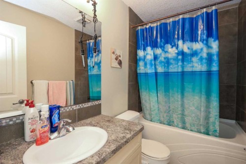 6 Shaw Close, Red Deer, AB - Indoor Photo Showing Bathroom