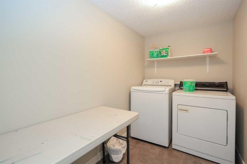 6 Shaw Close, Red Deer, AB - Indoor Photo Showing Laundry Room