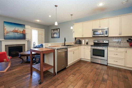 6 Shaw Close, Red Deer, AB - Indoor Photo Showing Kitchen