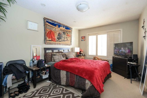 6 Shaw Close, Red Deer, AB - Indoor Photo Showing Bedroom