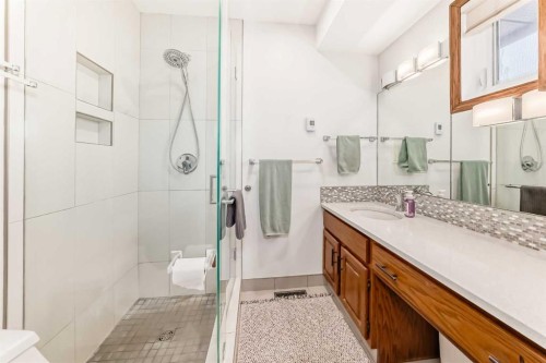 128 Dickenson Crescent, Red Deer, AB - Indoor Photo Showing Bathroom