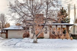 128 Dickenson Crescent  Red Deer, AB T4R 1Y5