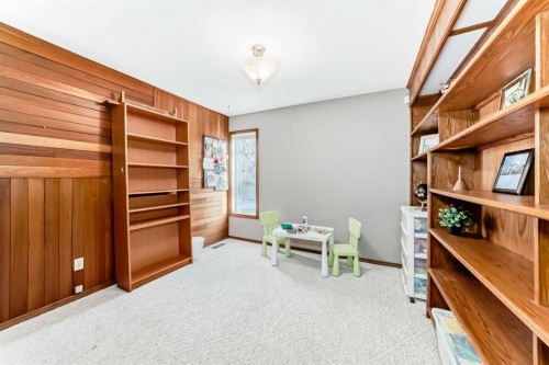 128 Dickenson Crescent, Red Deer, AB - Indoor Photo Showing Other Room
