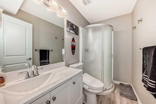 7 Victor Close, Sylvan Lake, AB - Indoor Photo Showing Bathroom