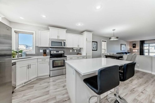 7 Victor Close, Sylvan Lake, AB - Indoor Photo Showing Kitchen With Upgraded Kitchen