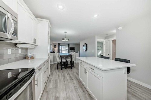 7 Victor Close, Sylvan Lake, AB - Indoor Photo Showing Kitchen With Upgraded Kitchen