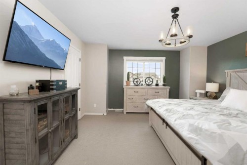 32 Legend Court, Sylvan Lake, AB - Indoor Photo Showing Bedroom