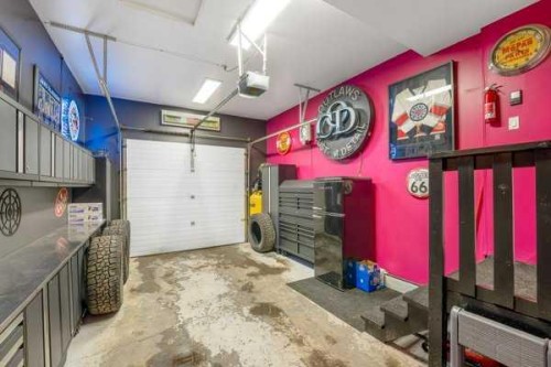 32 Legend Court, Sylvan Lake, AB - Indoor Photo Showing Garage