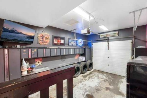 32 Legend Court, Sylvan Lake, AB - Indoor Photo Showing Garage