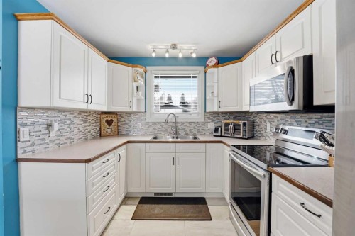 22 Freemont Close, Red Deer, AB - Indoor Photo Showing Kitchen With Double Sink