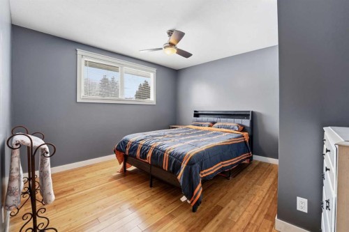 22 Freemont Close, Red Deer, AB - Indoor Photo Showing Bedroom