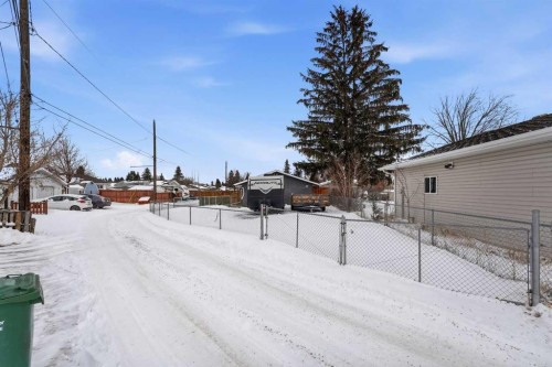 22 Freemont Close, Red Deer, AB - Outdoor