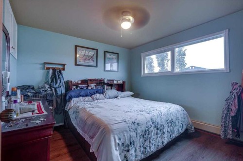 334078 Range Road 241, Rural Kneehill County, AB - Indoor Photo Showing Bedroom