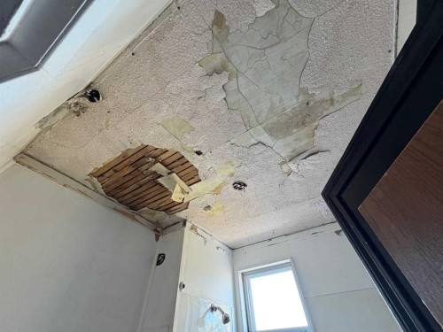 4929 50 Avenue, Bentley, AB 