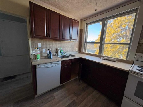 4929 50 Avenue, Bentley, AB 