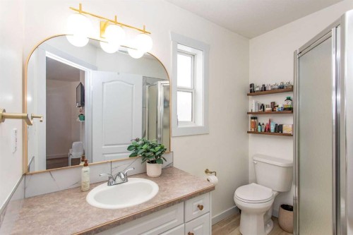 14 Silver Drive, Blackfalds, AB - Indoor Photo Showing Bathroom