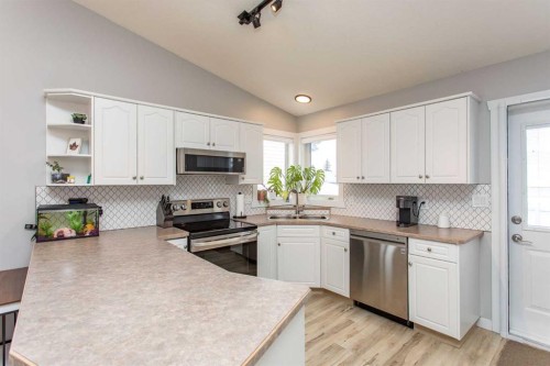 14 Silver Drive, Blackfalds, AB - Indoor Photo Showing Kitchen With Stainless Steel Kitchen With Double Sink