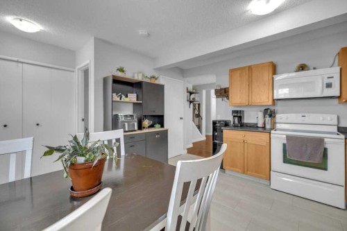 5 Erickson Drive, Red Deer, AB - Indoor Photo Showing Kitchen