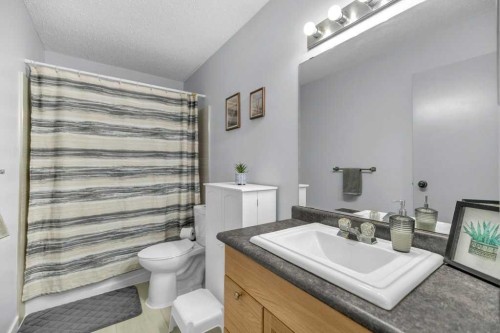 5 Erickson Drive, Red Deer, AB - Indoor Photo Showing Bathroom