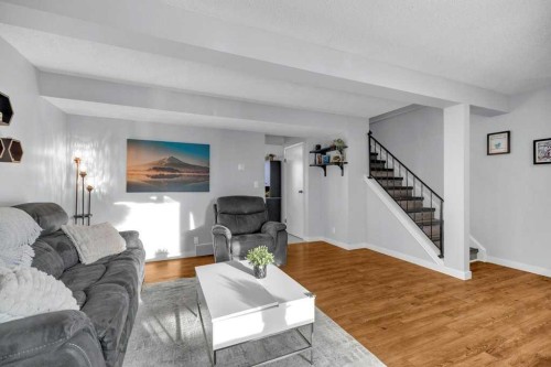 5 Erickson Drive, Red Deer, AB - Indoor Photo Showing Living Room
