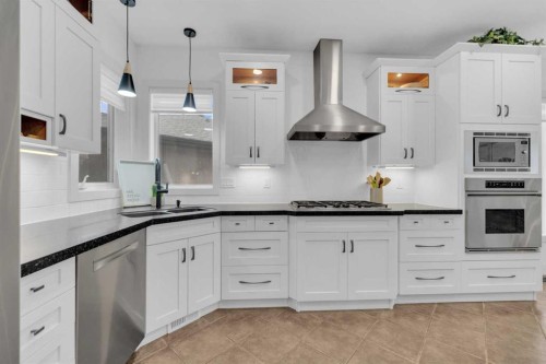 30 Law Close, Red Deer, AB - Indoor Photo Showing Kitchen With Double Sink With Upgraded Kitchen