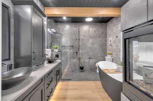 30 Law Close, Red Deer, AB - Indoor Photo Showing Bathroom