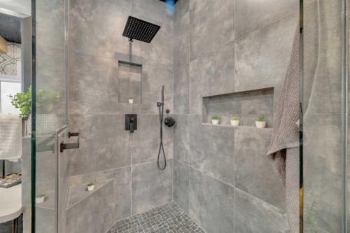 30 Law Close, Red Deer, AB - Indoor Photo Showing Bathroom