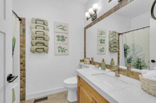 30 Law Close, Red Deer, AB - Indoor Photo Showing Bathroom