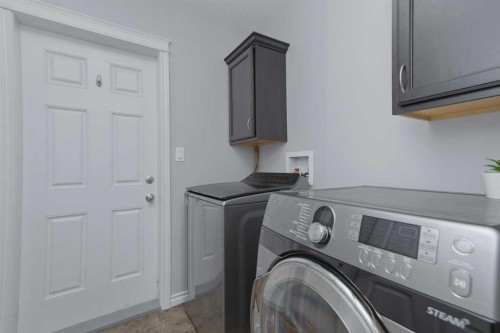 69 Turner Crescent, Red Deer, AB - Indoor Photo Showing Laundry Room